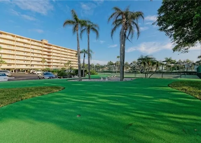 Bayshore Yatch Tennis 2br 3 Beds, Walking Distance To Beautiful Quite