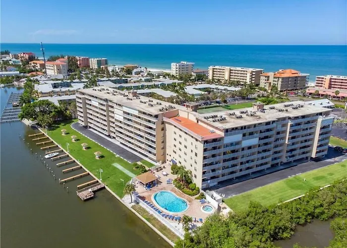 Bayshore Yatch Tennis 2br 3 Beds, Walking Distance To Beautiful Quite