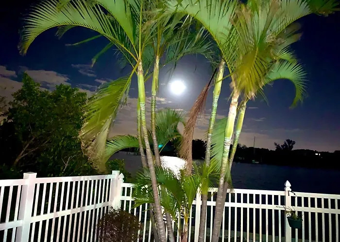 Bayshore Yatch Tennis 2br 3 Beds, Walking Distance To Beautiful Quite * Clearwater Beach