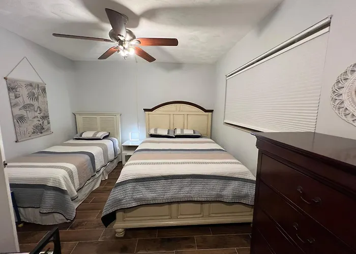 Casa de férias Bayshore Yatch Tennis 2br 3 Beds, Walking Distance To Beautiful Quite *