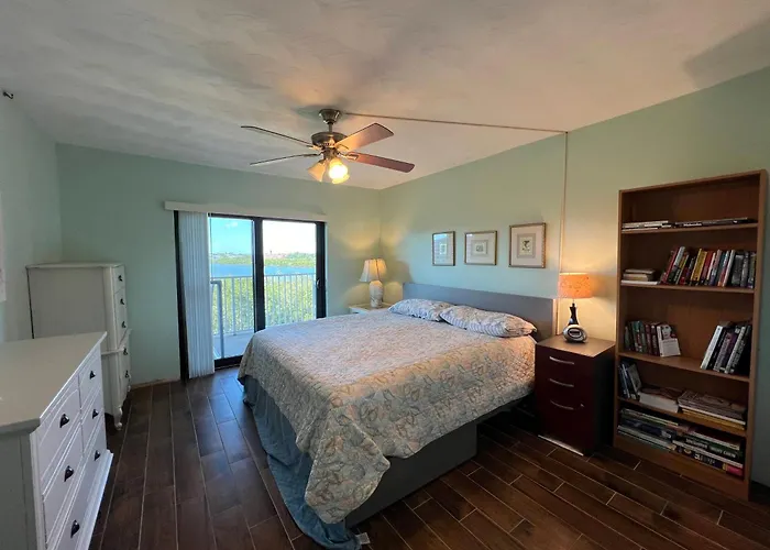 Bayshore Yatch Tennis 2br 3 Beds, Walking Distance To Beautiful Quite *