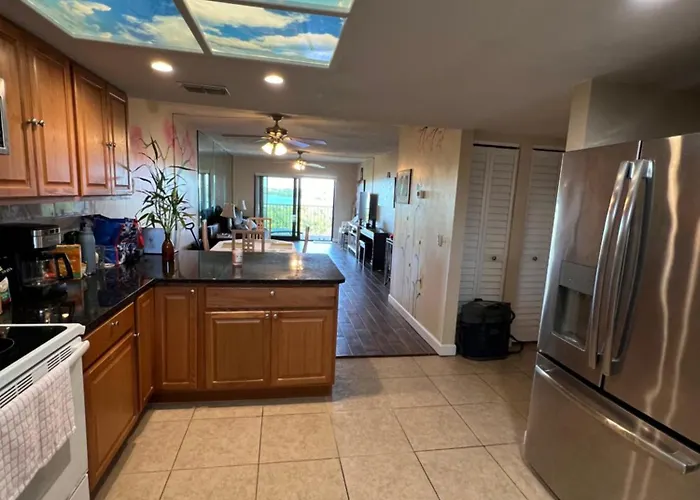 Bayshore Yatch Tennis 2br 3 Beds, Walking Distance To Beautiful Quite * Clearwater Beach