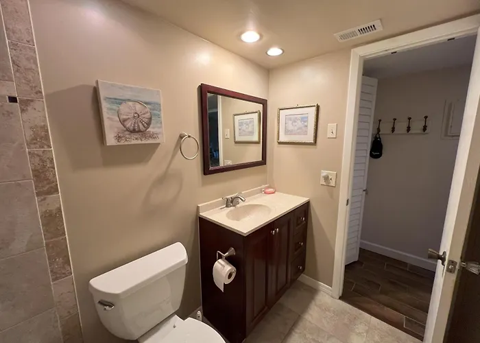 Bayshore Yatch Tennis 2br 3 Beds, Walking Distance To Beautiful Quite Clearwater Beach