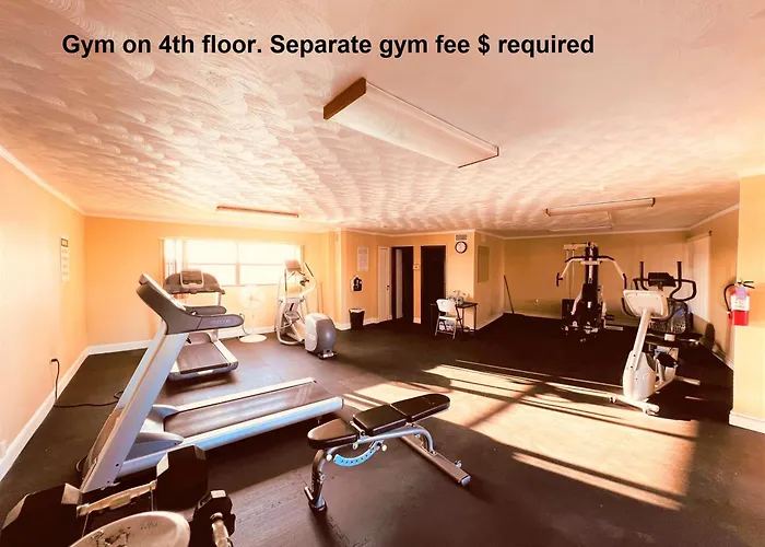 Bayshore Yatch Tennis 2br 3 Beds, Walking Distance To Beautiful Quite Clearwater Beach